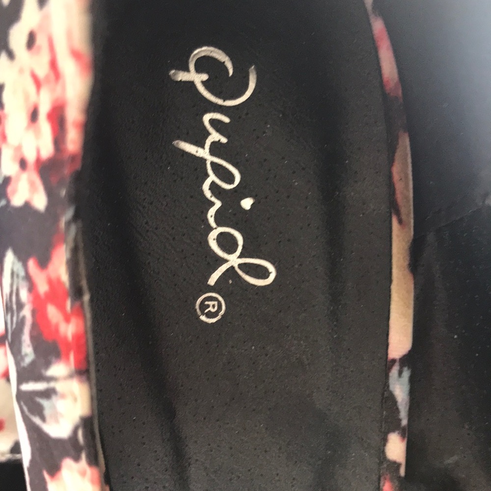 Shoes - Picture 2 of 5